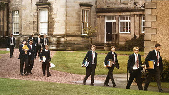 Datei:Internat Schueler.jpg